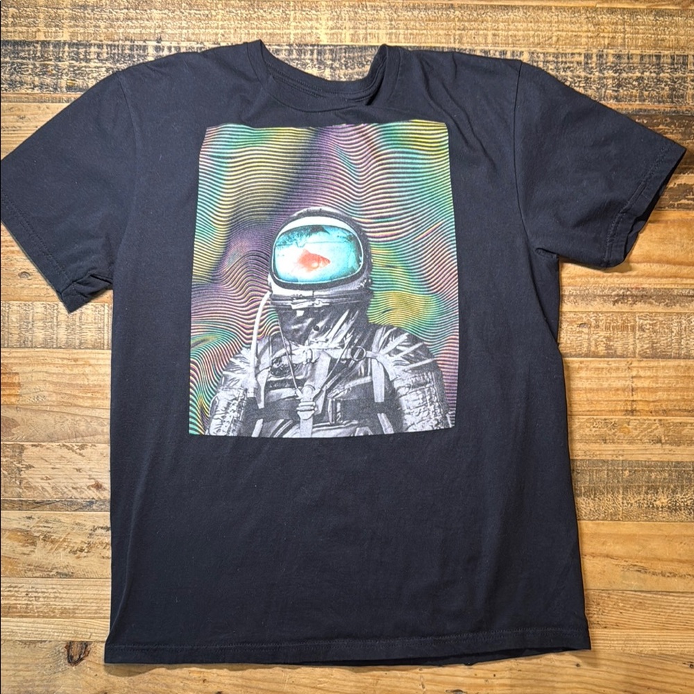 Men’s Graphic T-Shirt size M